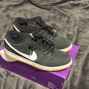 Slightly used Nike Dubk low SB Black gum